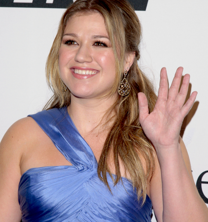 Kelly Clarkson Fakes